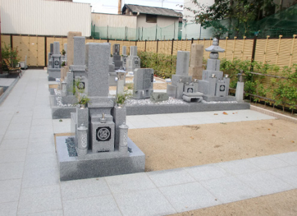 坂道・段差がなく、安心してお墓参りができるバリアフリー設計の墓地です。