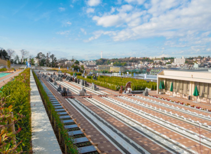 霊峰富士を望む墓域