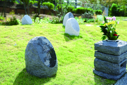 眺望も素晴らしい樹木葬エリア「追憶の庭」。ペットとご家族がともに眠ることができます。