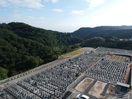 樹木葬専用エリアも開設した、北摂最大級の公園墓地。