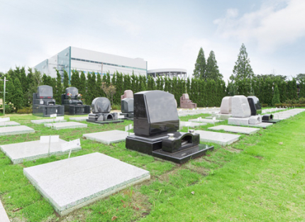 全ての区画はお隣の墓所との間に10cm以上のスペースを設けています。