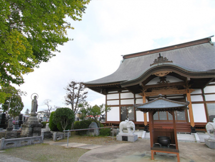 前諸堂から300年以上を経て昭和57年に建立された本堂。