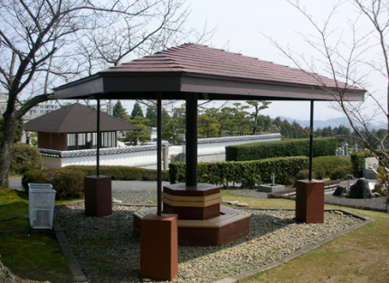 天気の良い日はあずまやで一休み