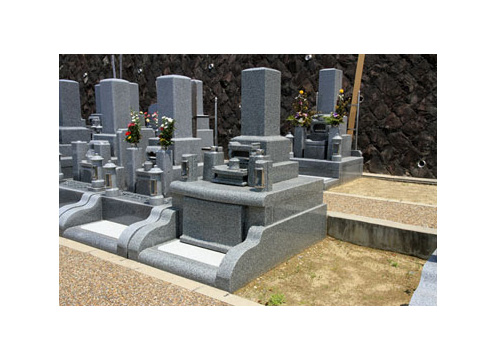 伝統的な和型墓石