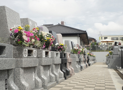 「岩槻駅」より徒歩約５分、いわつき聖地霊園内に霊園形態の永代供養墓『時のともしび』がついにオープン。 