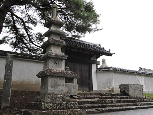 4代目見龍院霊屋や五重塔等は宮城県重要文化財に指定されています。